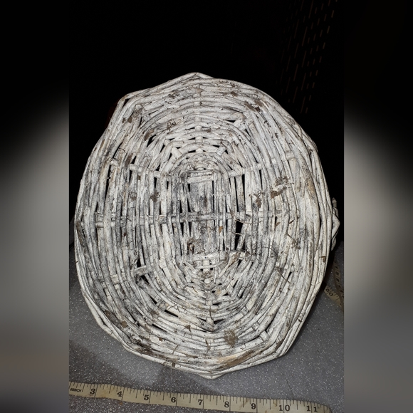 Vintage grapevine basket - Picture 3 of 4